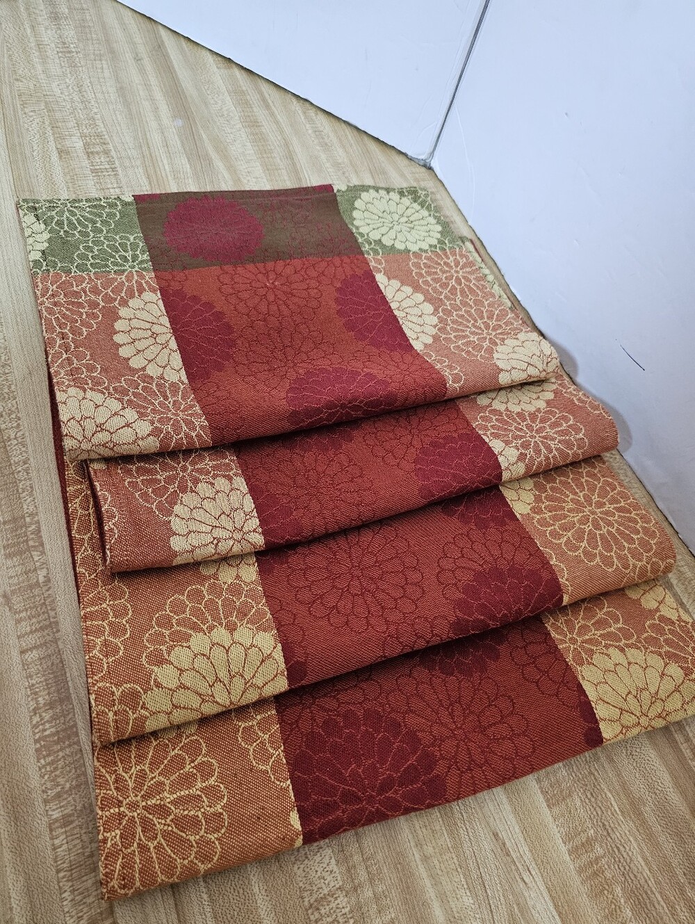 Pier 1 Imports Placemats Set 4 Floral Jacquard Red Rust Green Fall 13x19 Cotton